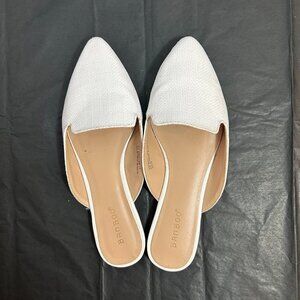 Bamboo "Journal" white-ish pointed-toe slip on mule flat size 7‎